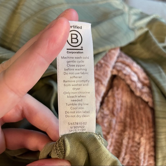 ATHLETA Pacifica Illume Fitted Top - Picture 11 of 13